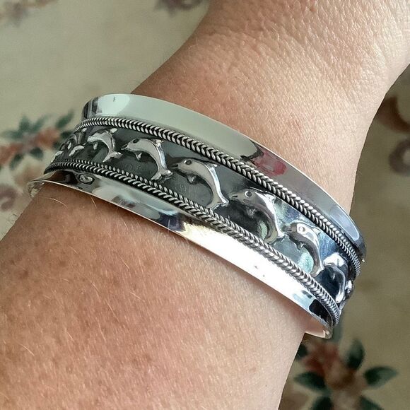 Sterling SILVER 925 EMBOSSED DOLPHINS WIDE BRACELET​ - Picture 4 of 9